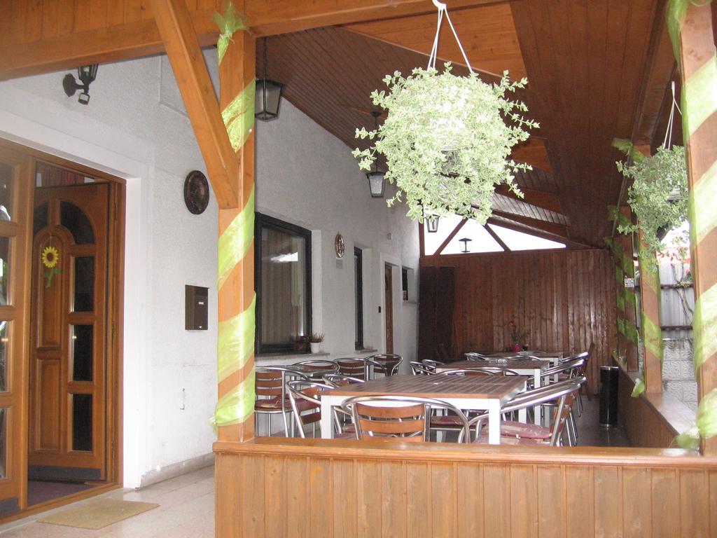 Hattyu Fogado Tata Exterior photo
